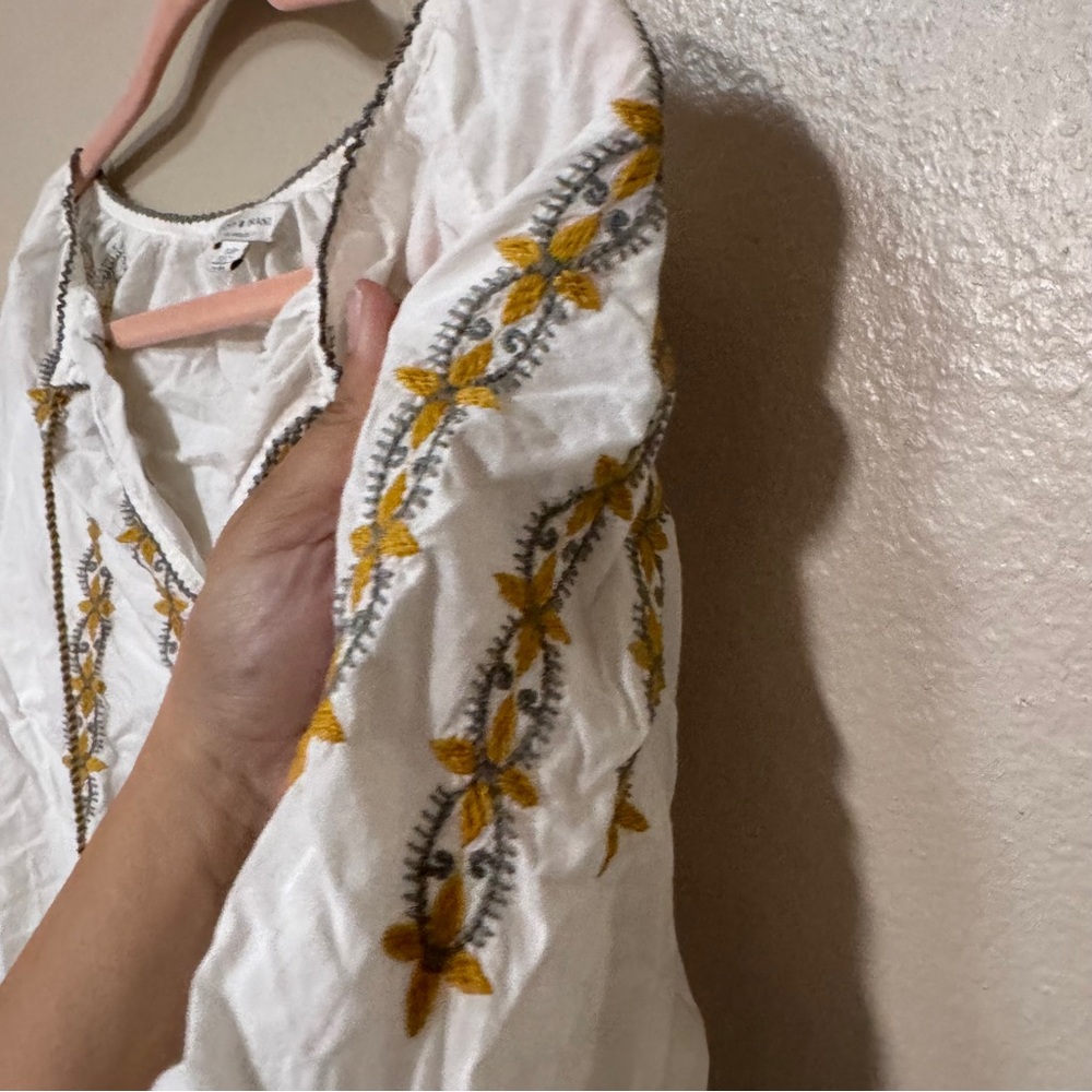 LUCKY BRAND Embroidered White Blouse with Gold Accents - Picture 5 of 7
